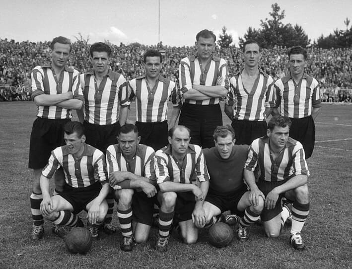 Drużyna Ligi Holenderskiej w 1954 roku Drużyna Ligi Holenderskiej w 1954 roku